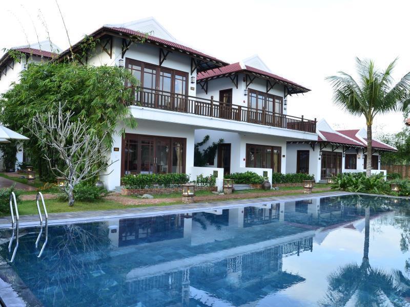 Riverside Bamboo Hotel