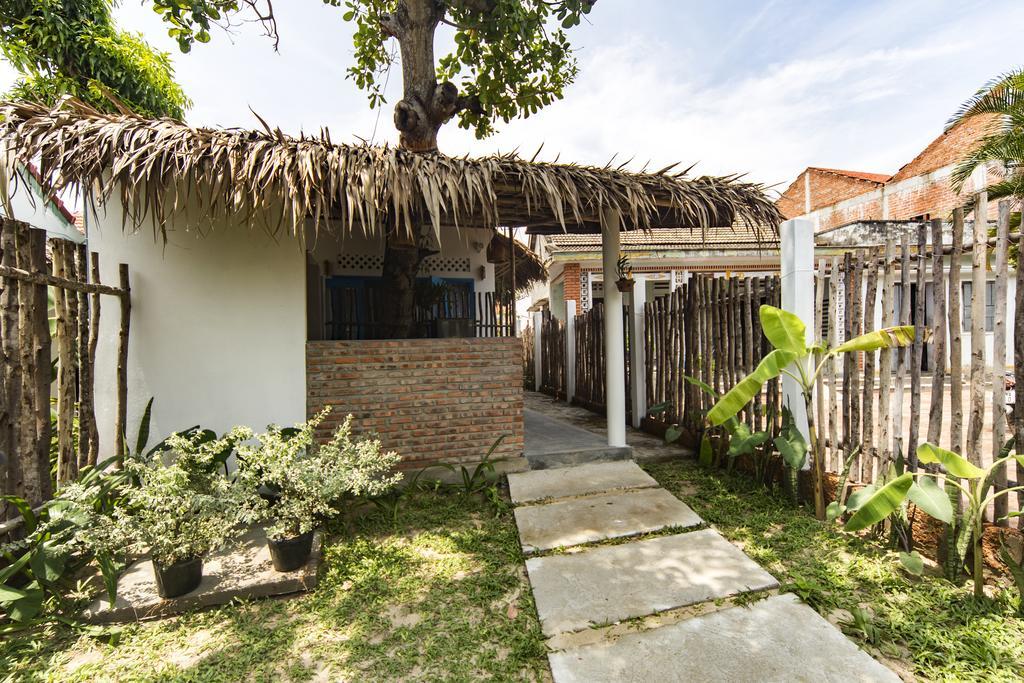Bed & Breakfast Cashew Tree