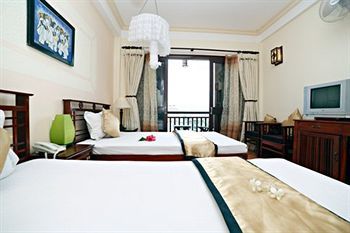 Kiki Hostel & Pool Club 3*
