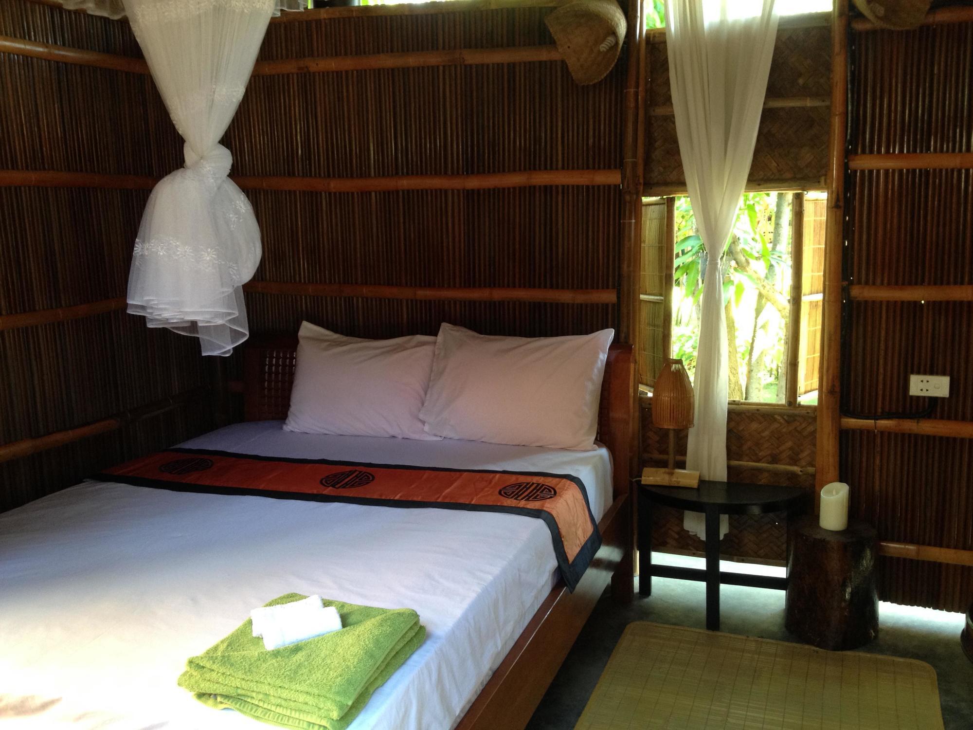 Hotel Under The Coconut Tree