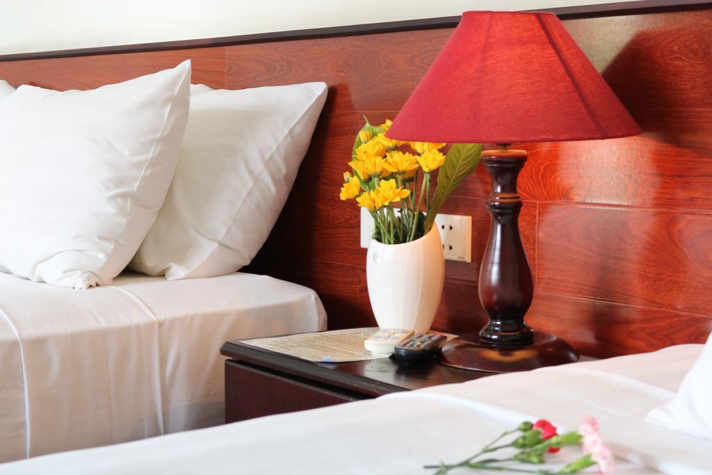 Nhi Trung Hotel 2*