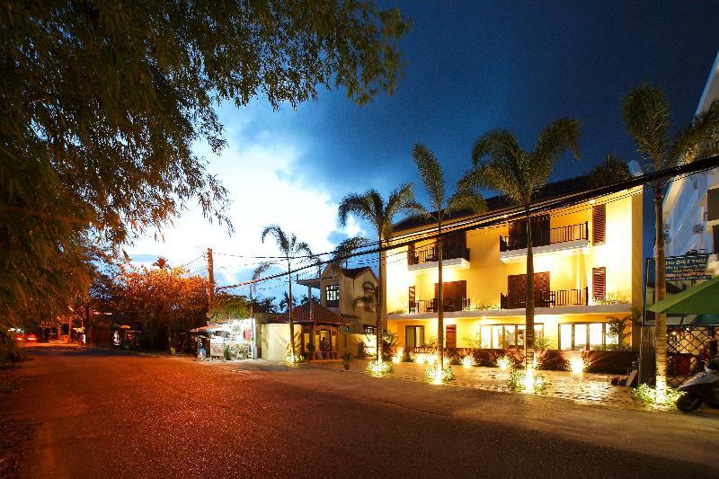 Hotel Hoa Co - Garden & Poolview