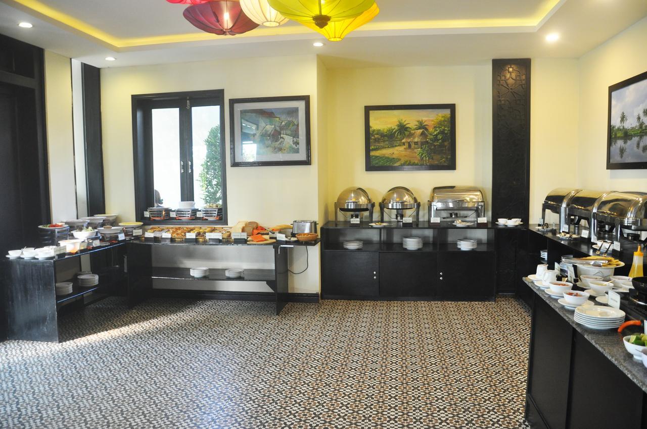 River Hotel