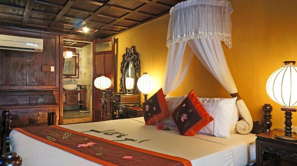 Vinh Hung Heritage Hotel 2*