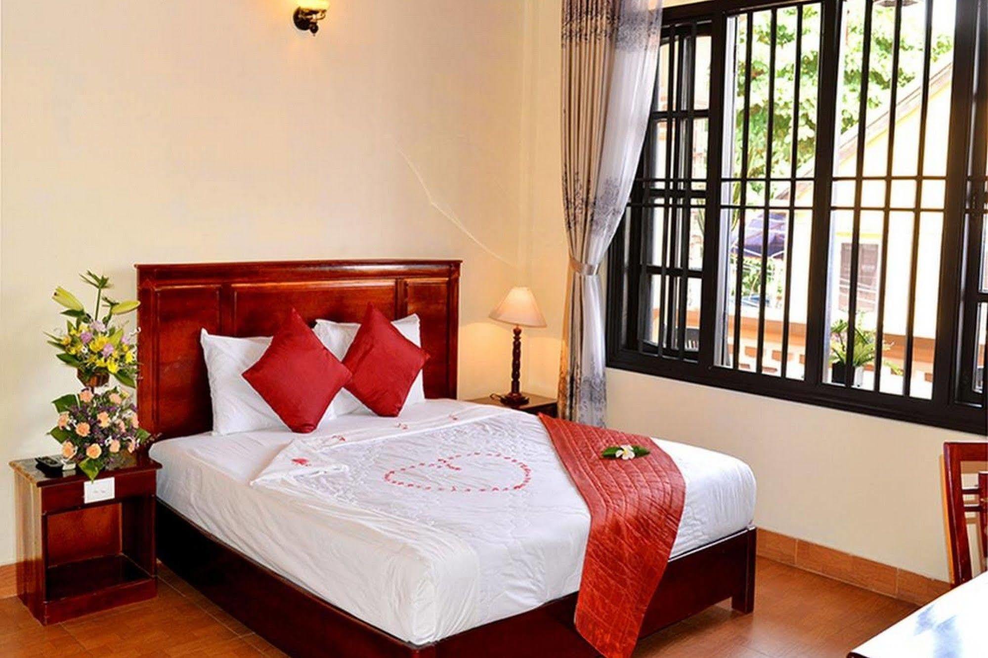 Huy Hoang River Hotel 3*