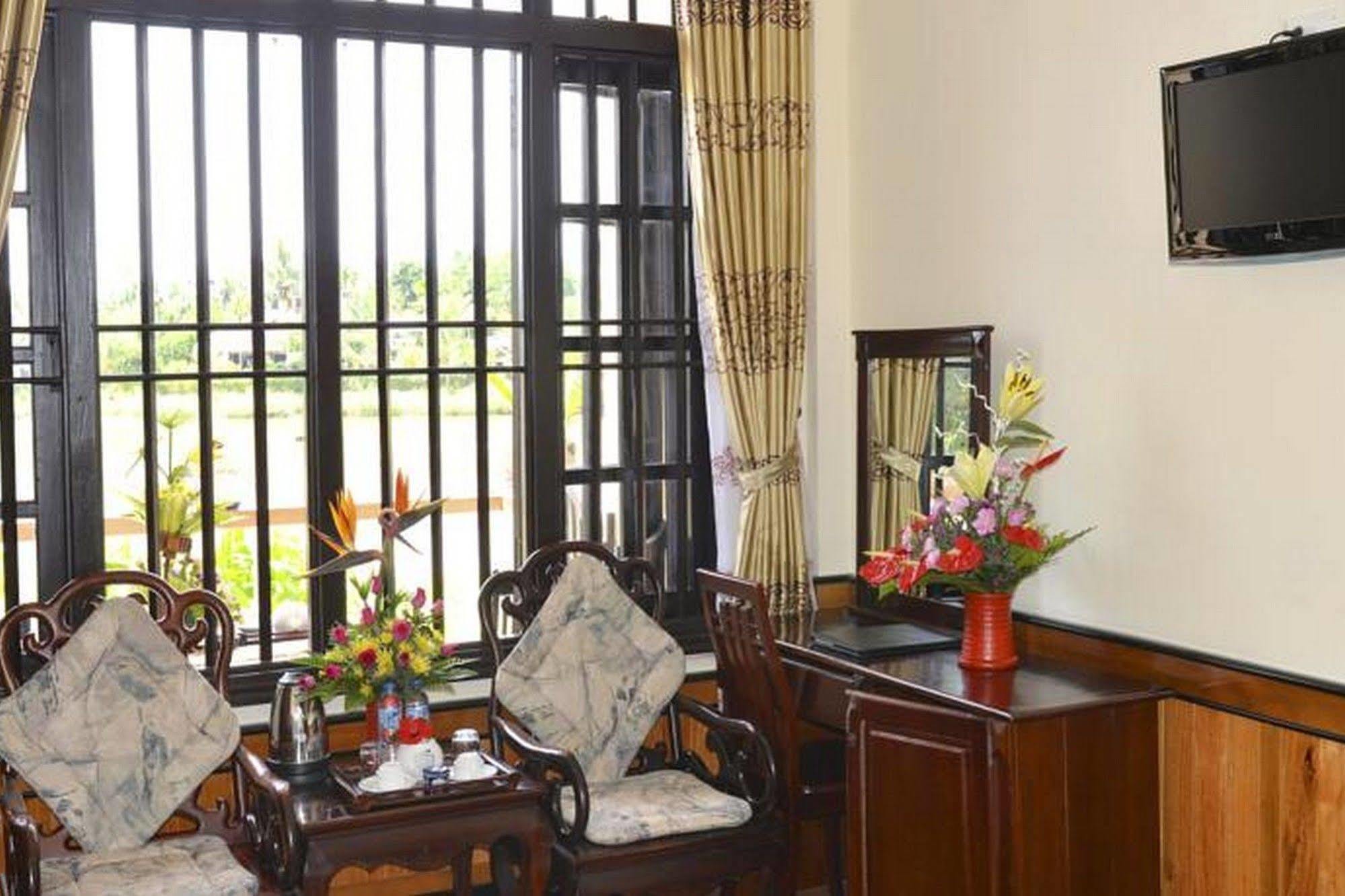 Hotel Huy Hoang River 3*