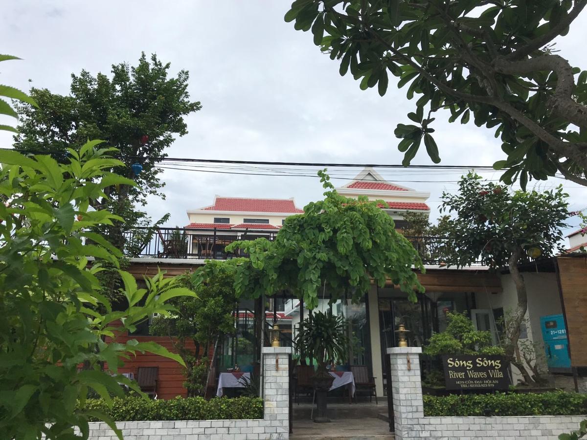 River Waves Hotel