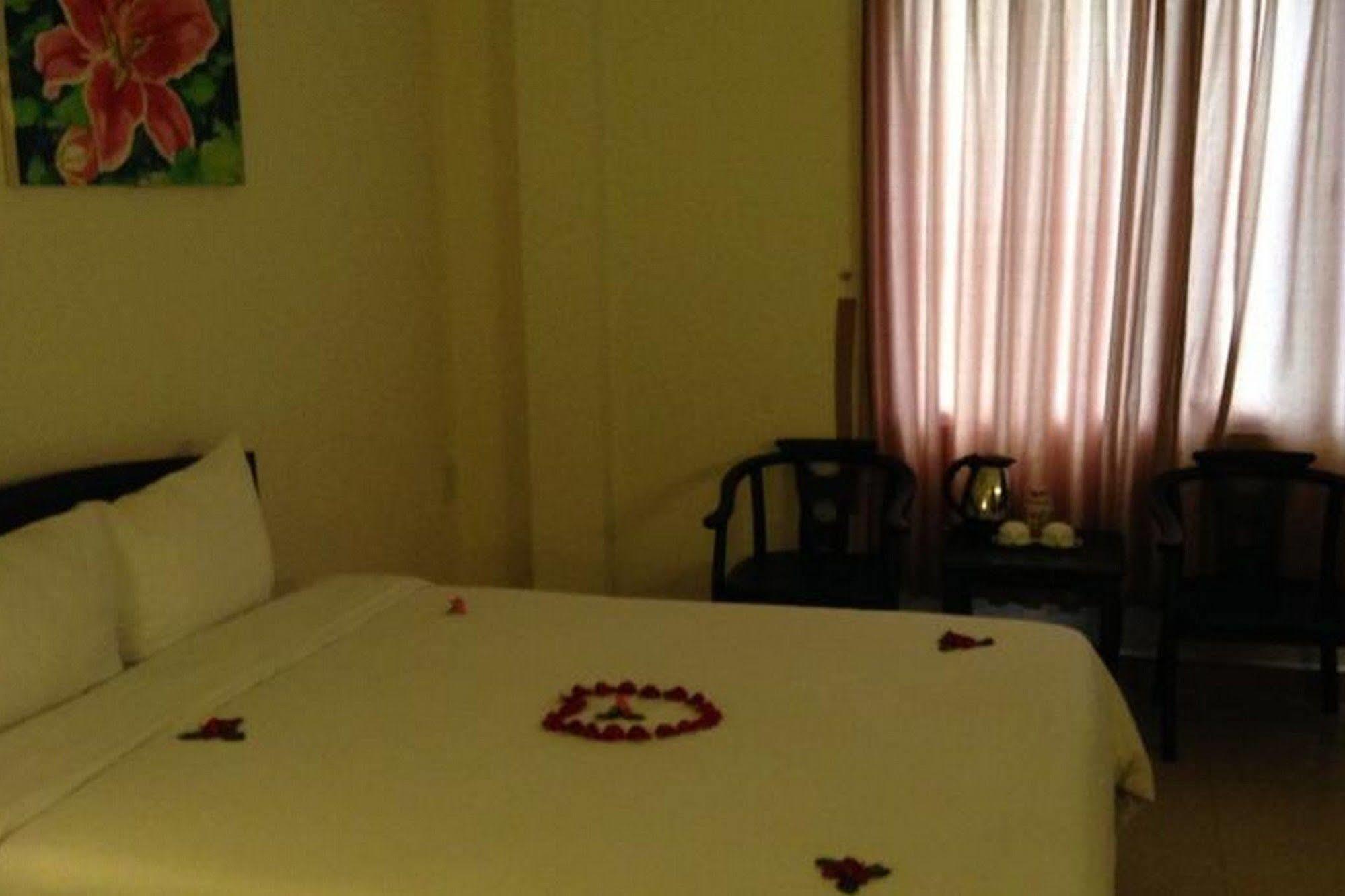 Vinh Huy Hotel 2*
