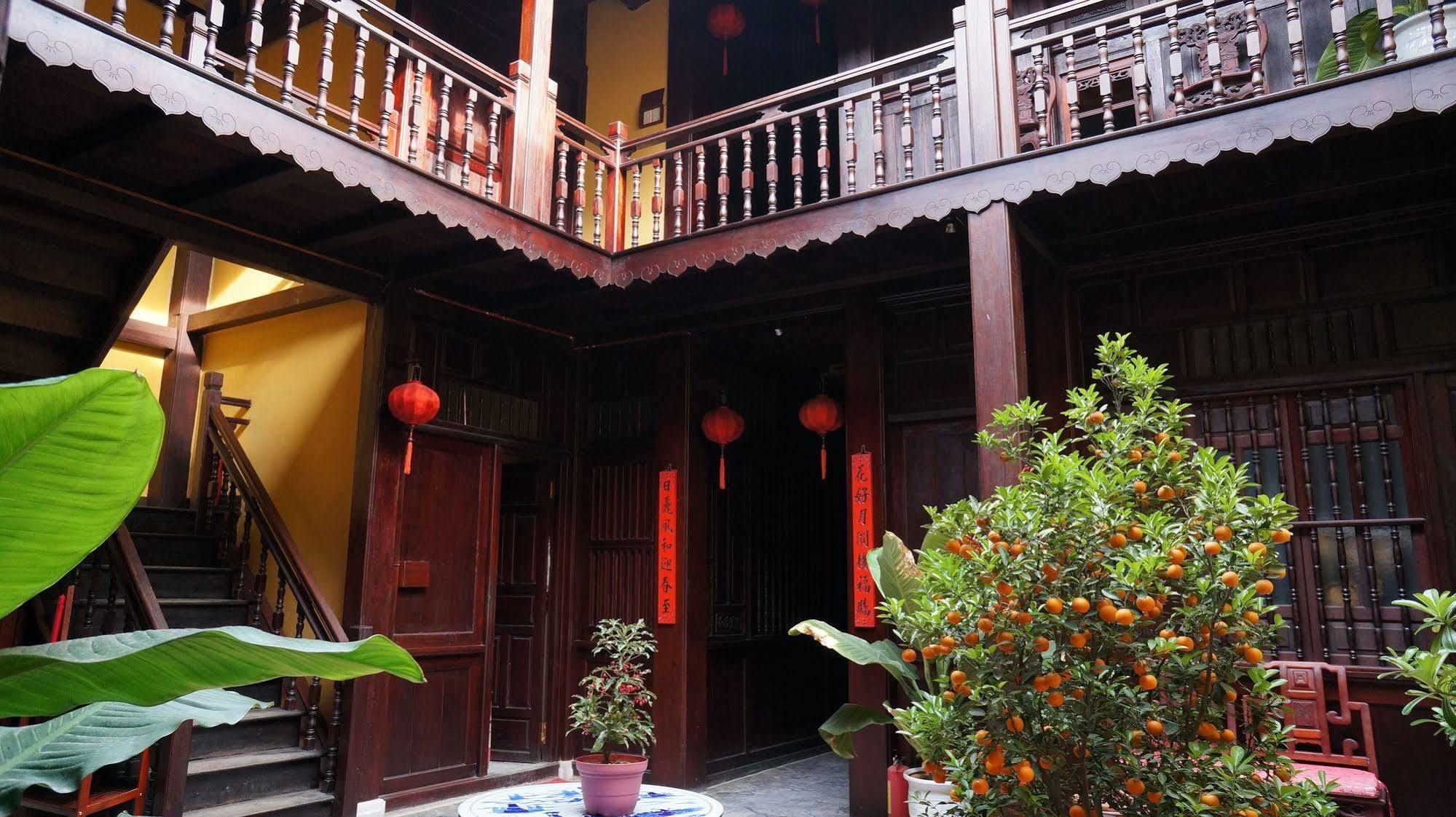 Vinh Hung Heritage Hotel 2*