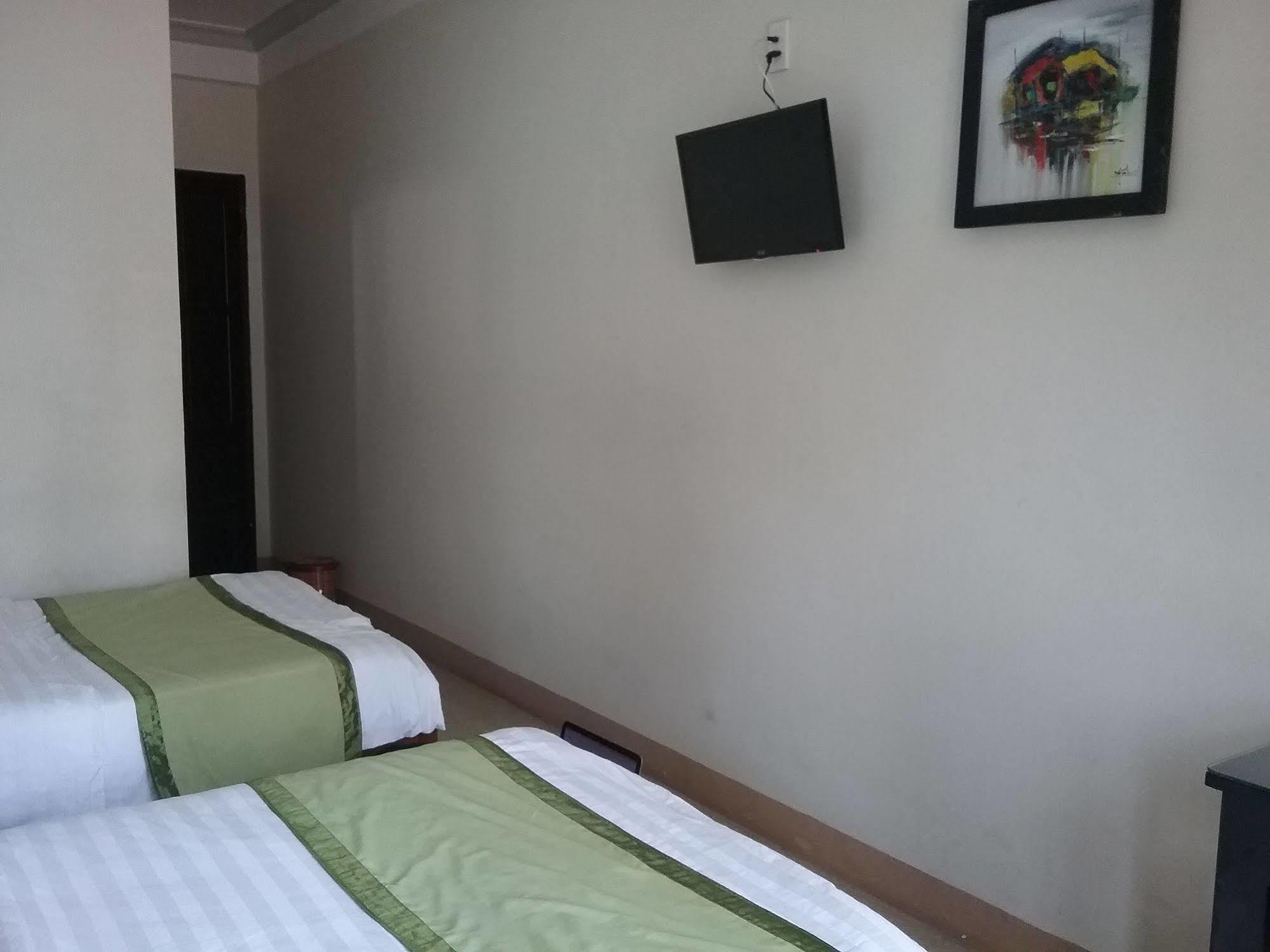 Hotel Vip Garden And Pool , Hoi An
