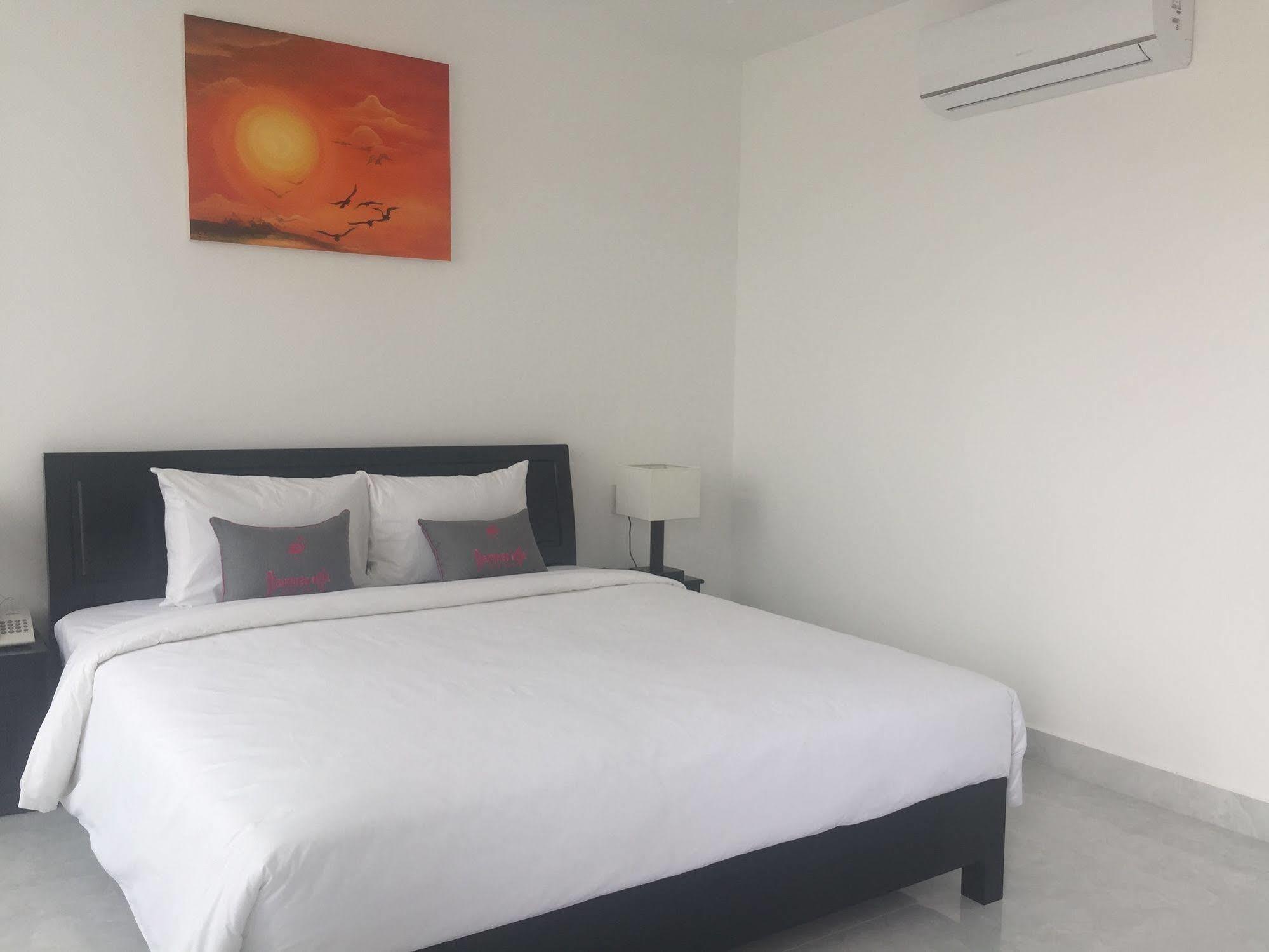 Flamingo - Big With Balcony - Close To Old Town 200m & Temple Bridge - Large Outside Pool For Sun Bathing Villa *