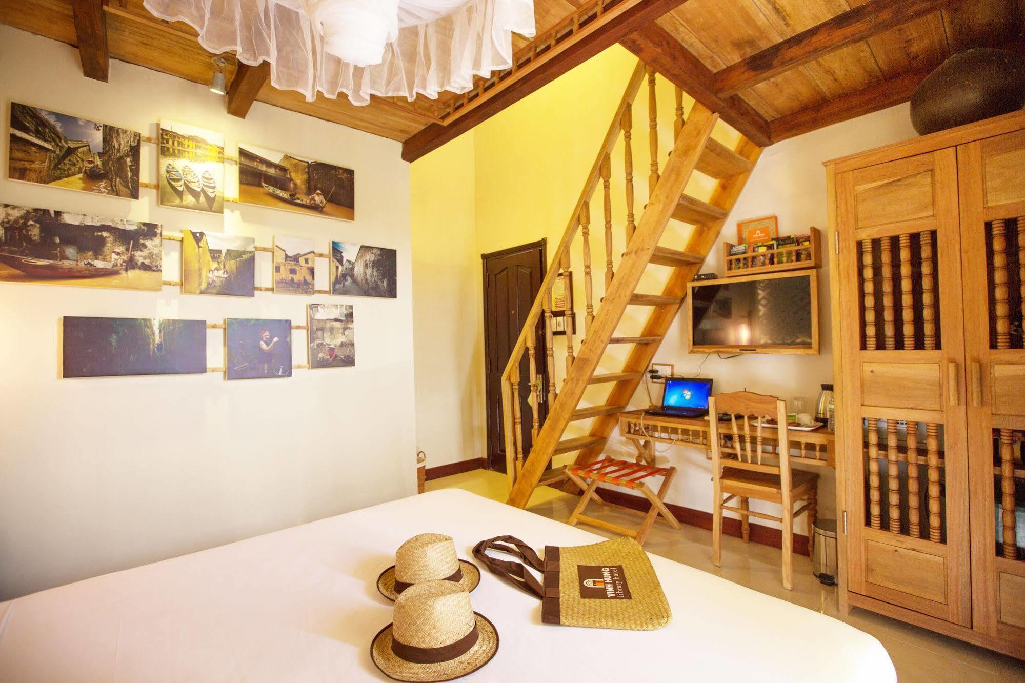 Pho Library Hotel