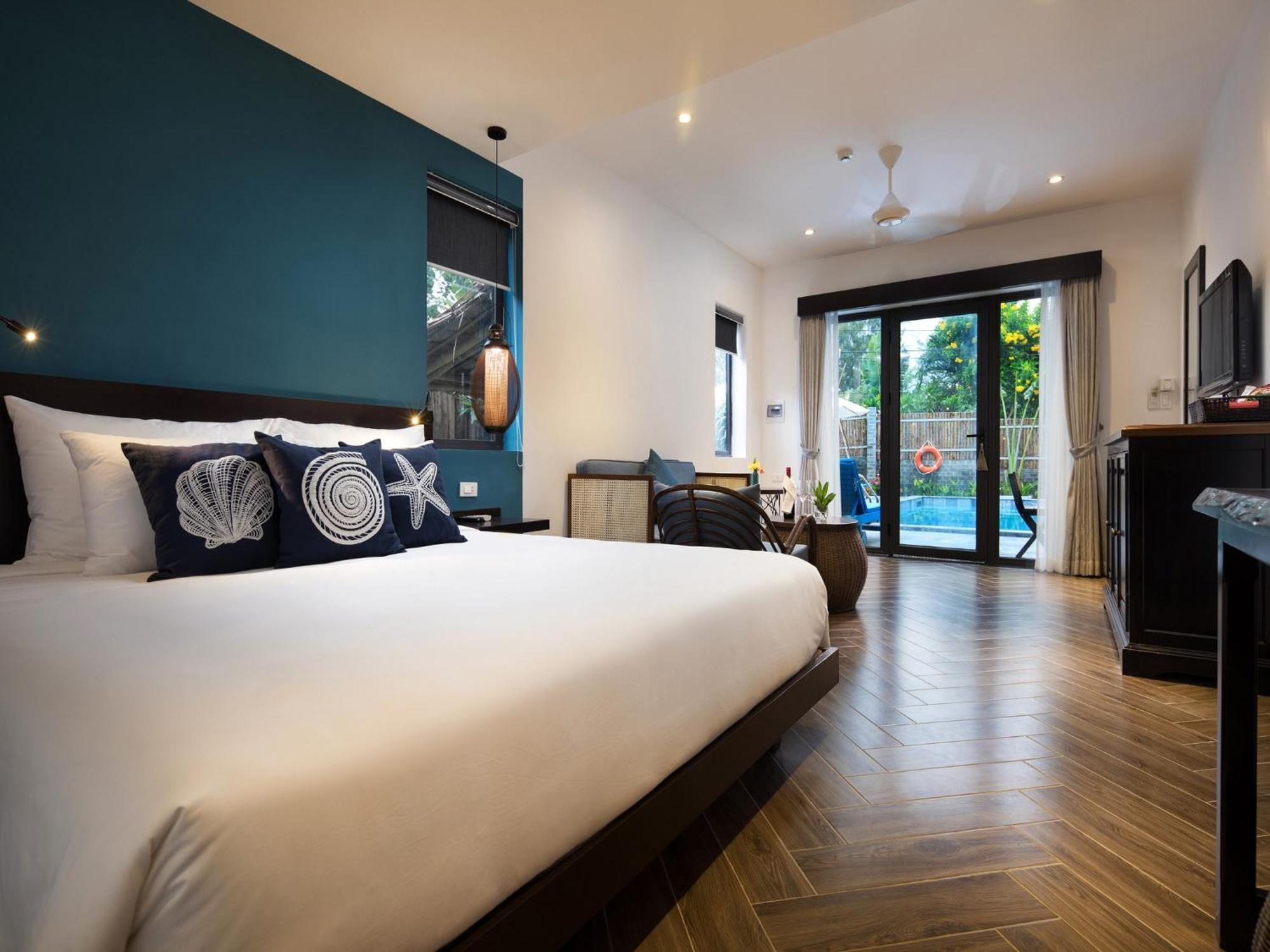 The Blue Alcove Hotel