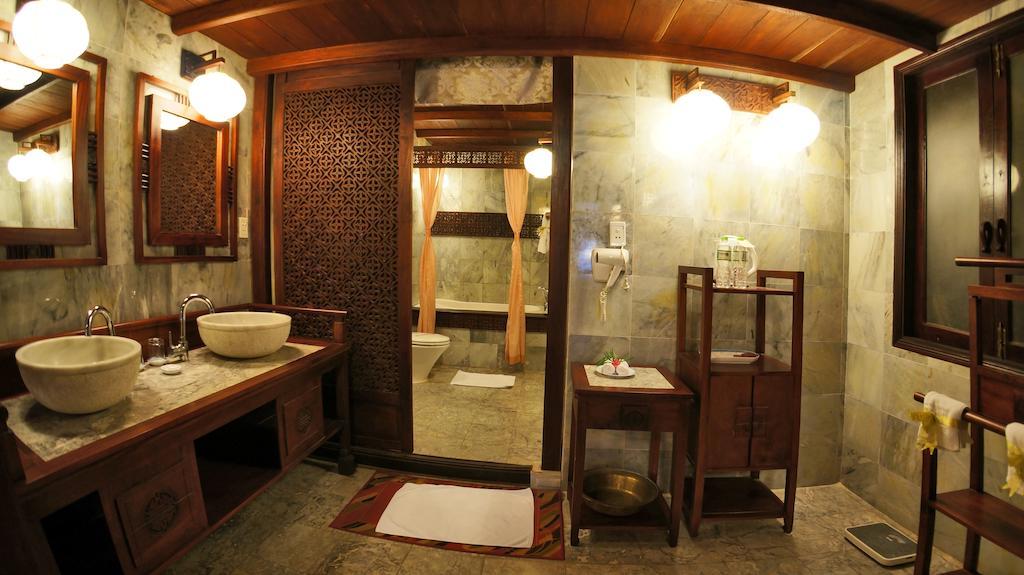 Vinh Hung Heritage Hotel 2*
