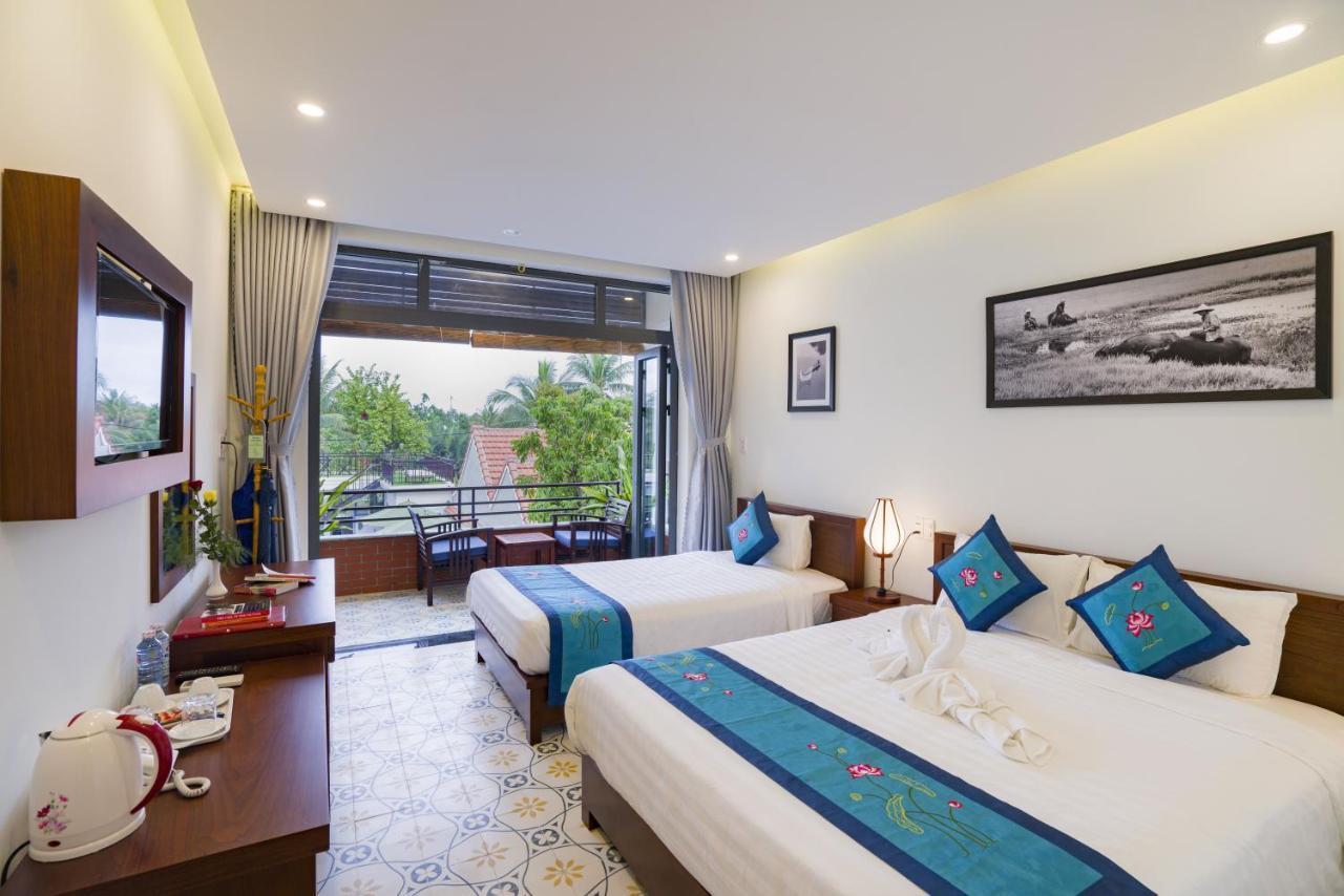 Hotel River Waves