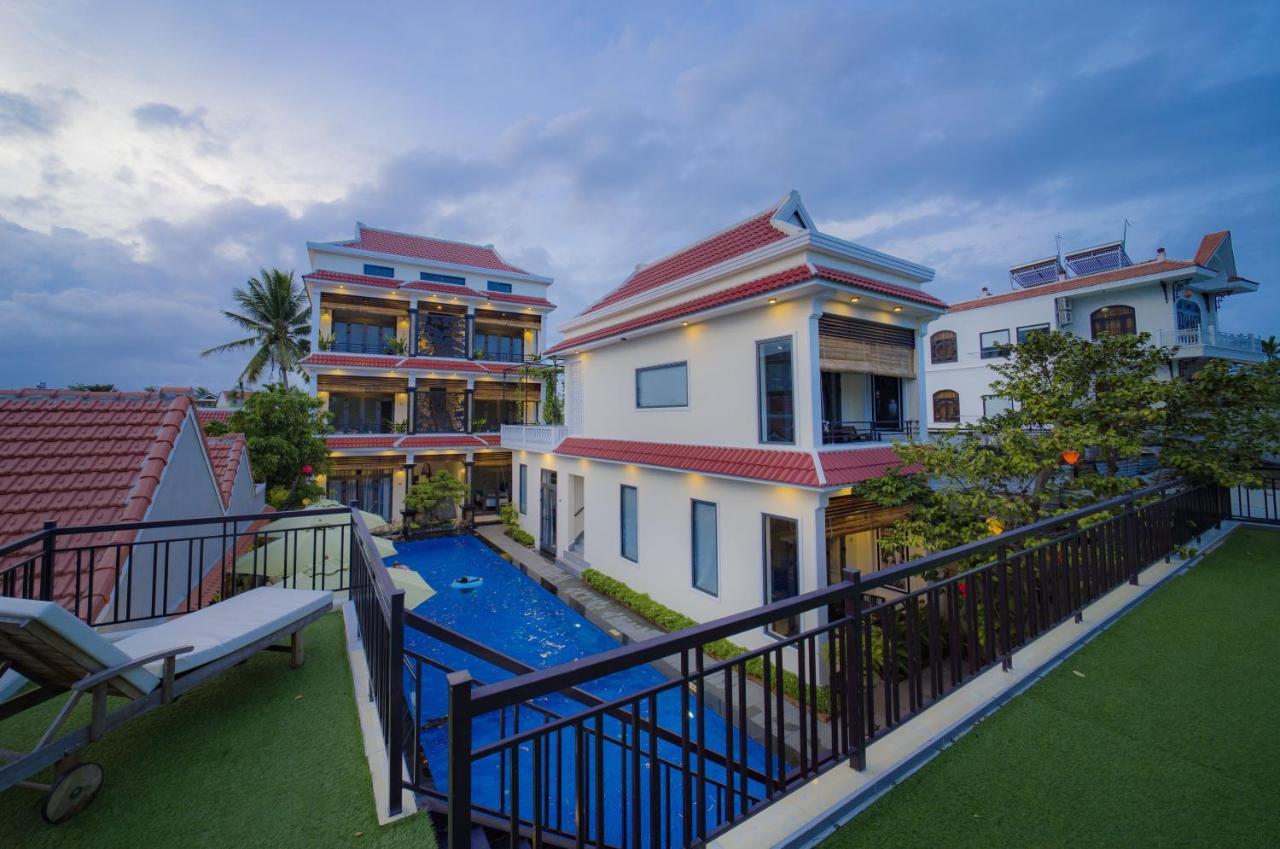 River Waves Hotel