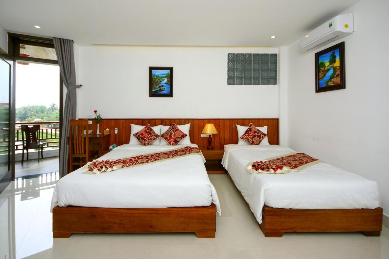 Threeway Riverside Hotel