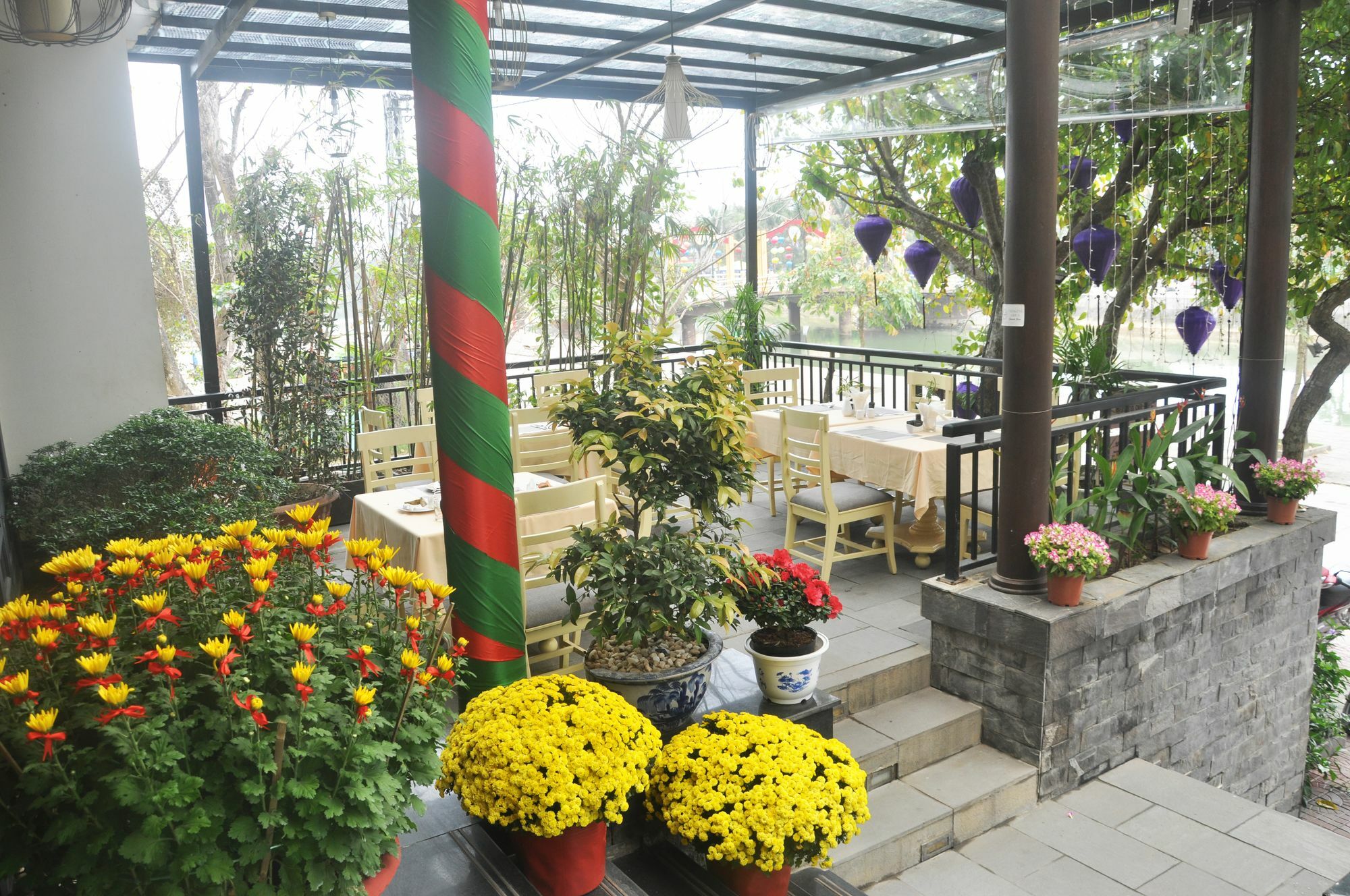 Hotel River 4*