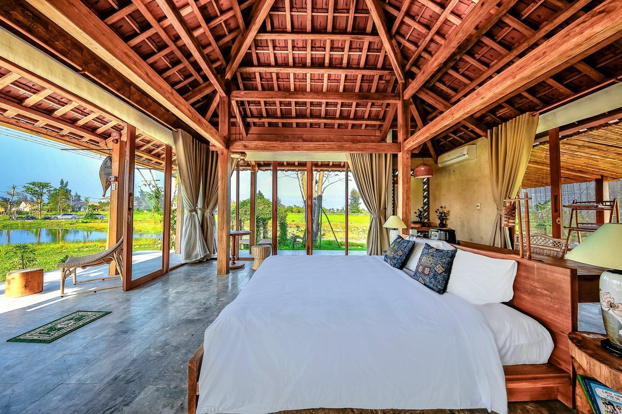Khách sạn Allamanda Estate 4*