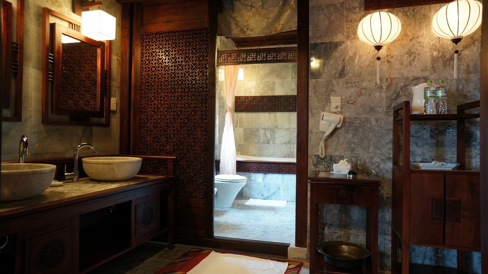 Vinh Hung Heritage Hotel 2*