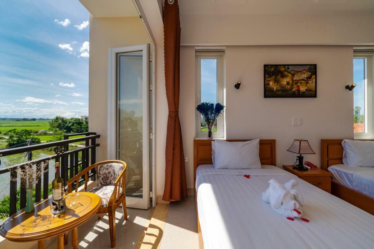 Hostel Ideal And *