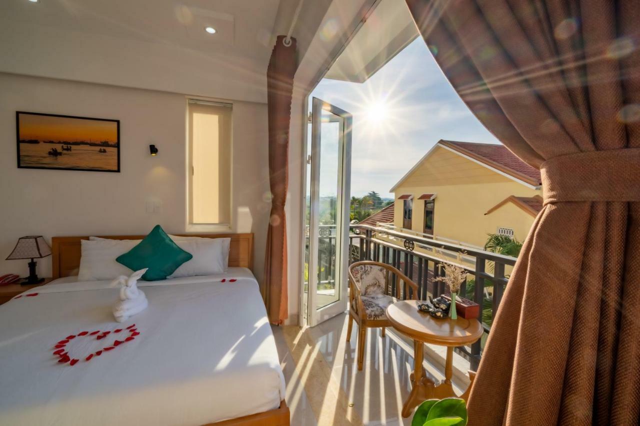 Hostel Ideal And