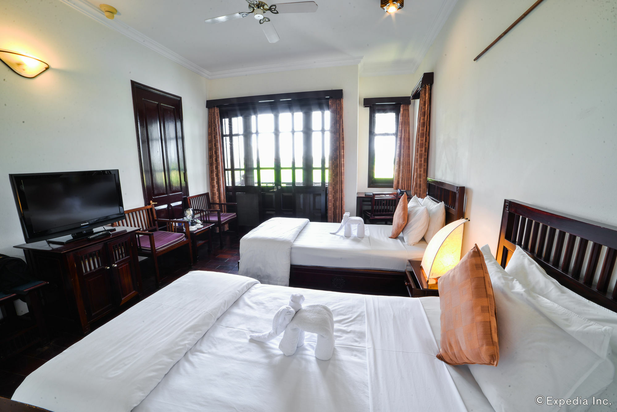 Riverside & Khu nghỉ mát 4*