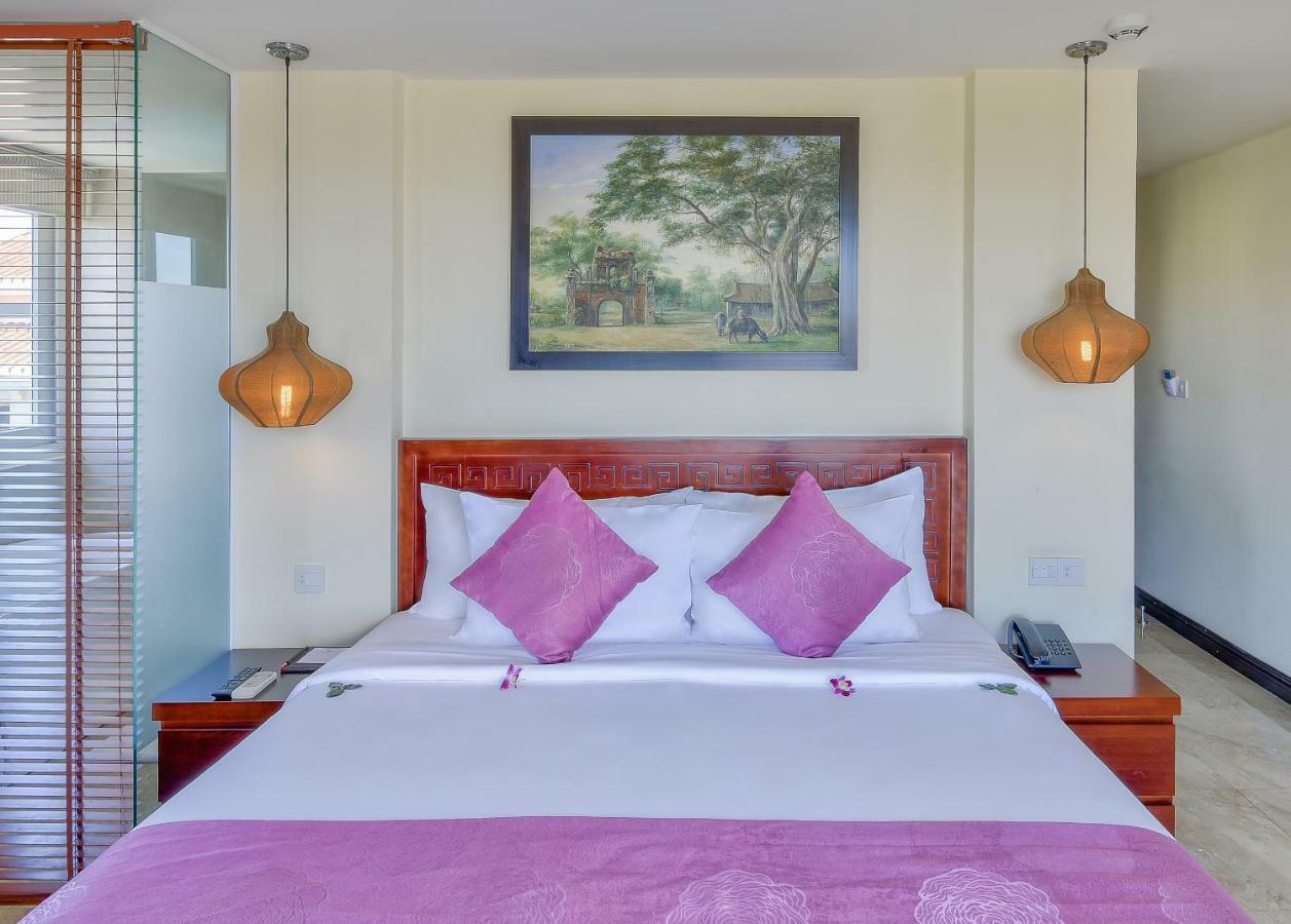 Hotel River 4*