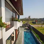 Hola Villa 1 By Ovui