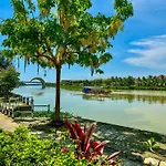 Riverside White House Hotel