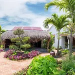 Red Flower Cottages Homestay