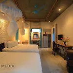 Life Beach Villa