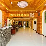 Oyo 119 Sunshine Beach Hotel