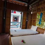 Tra Que Flower Homestay - Hostel