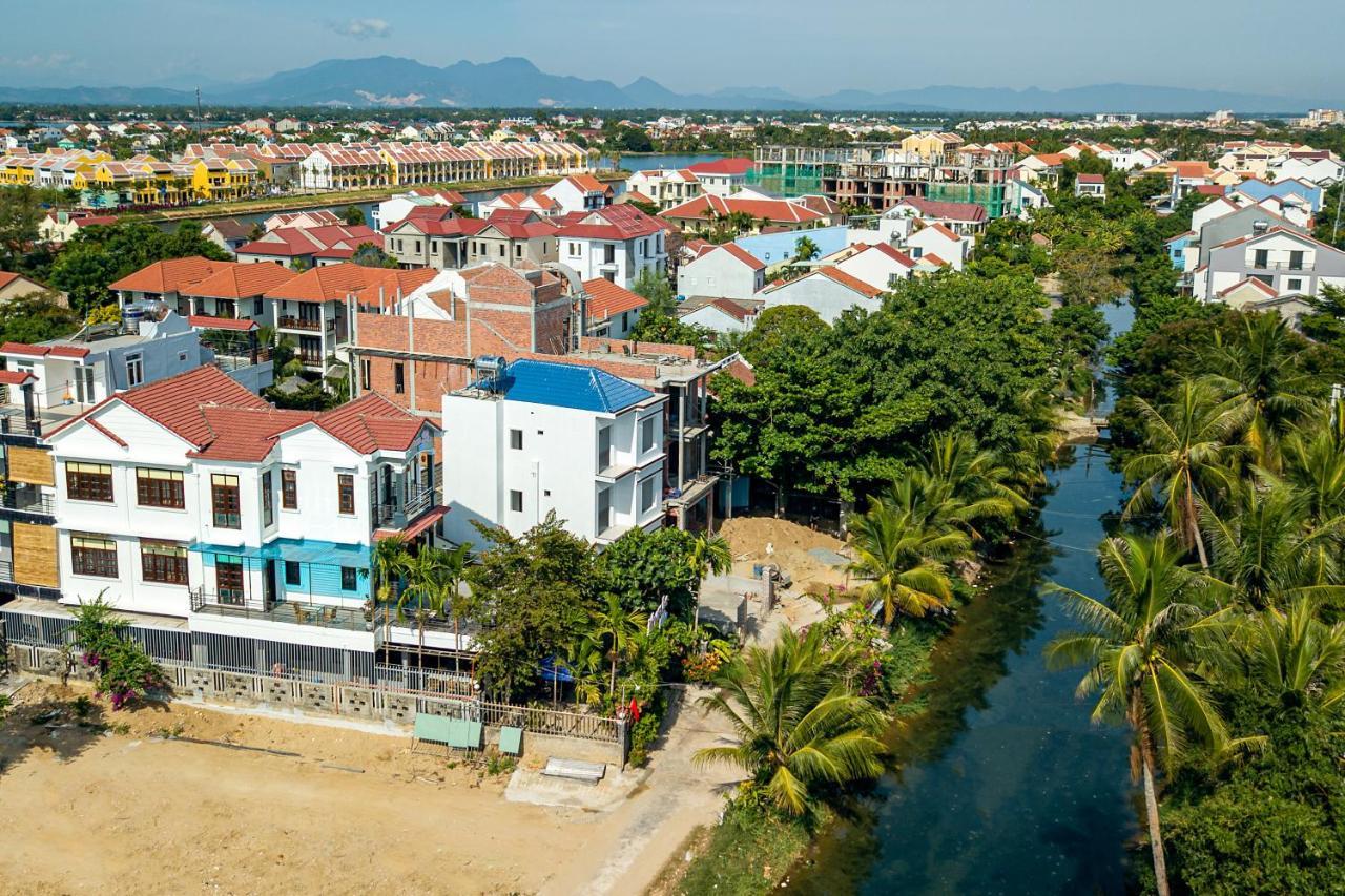 Moon Le * Hoi An