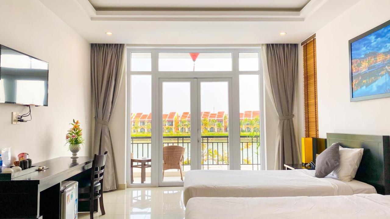 Riverside White House Hotel 3*