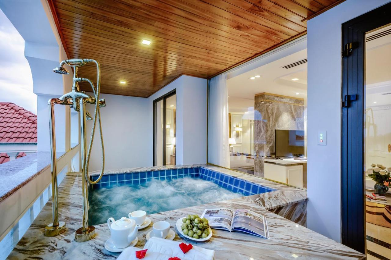 Le Pavillon Gallery & 4* Hoi An