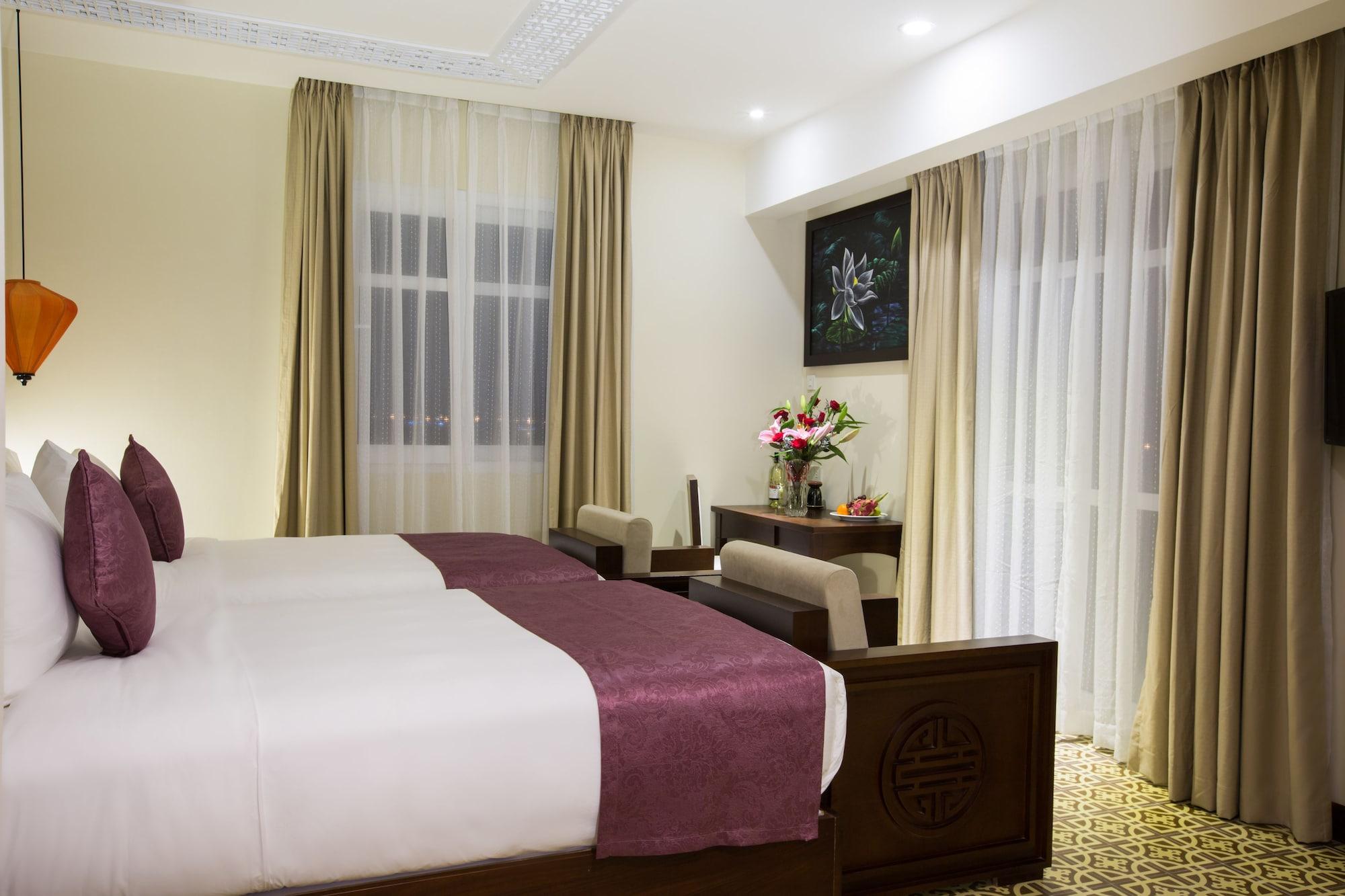 Hotel Royal Riverside & 4*