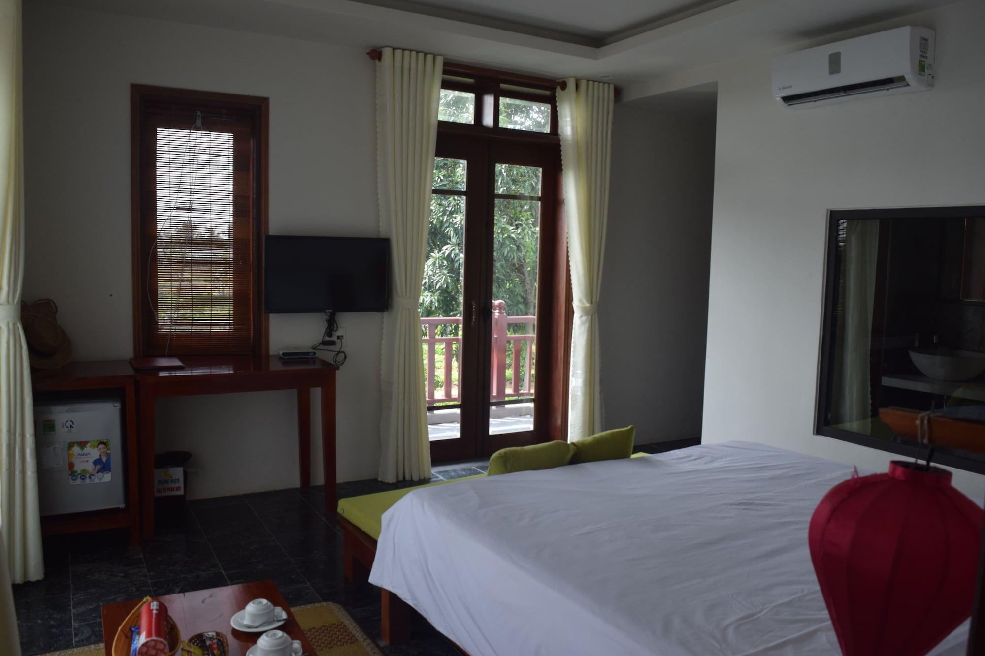 Osaka Riverside & * Hoi An