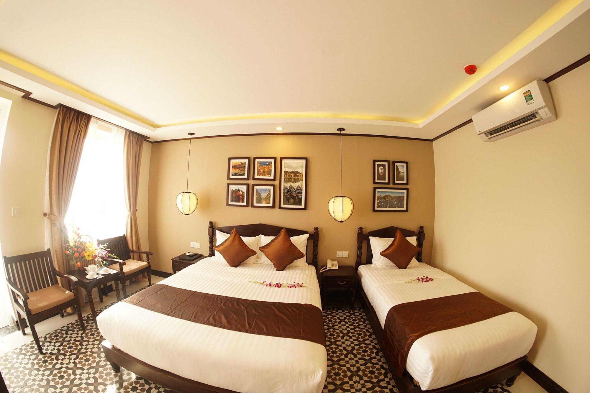Golden Bell Backpacker & Pool Bar * Hoi An