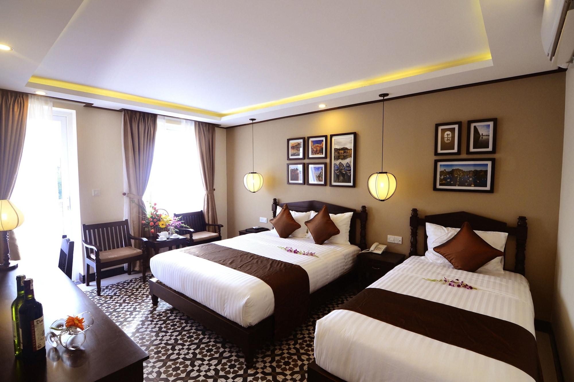 Golden Bell Backpacker & Pool Bar *