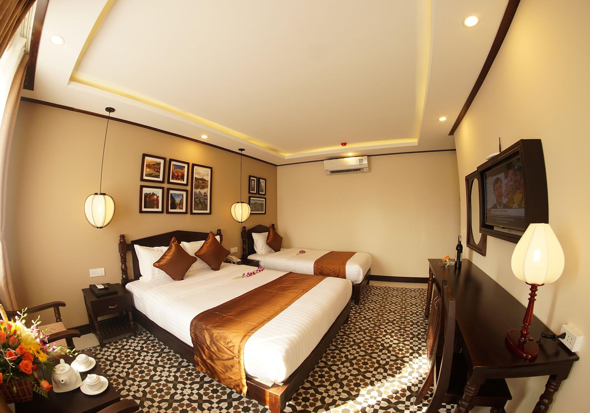 Villa Golden Bell Backpacker & Pool Bar *
