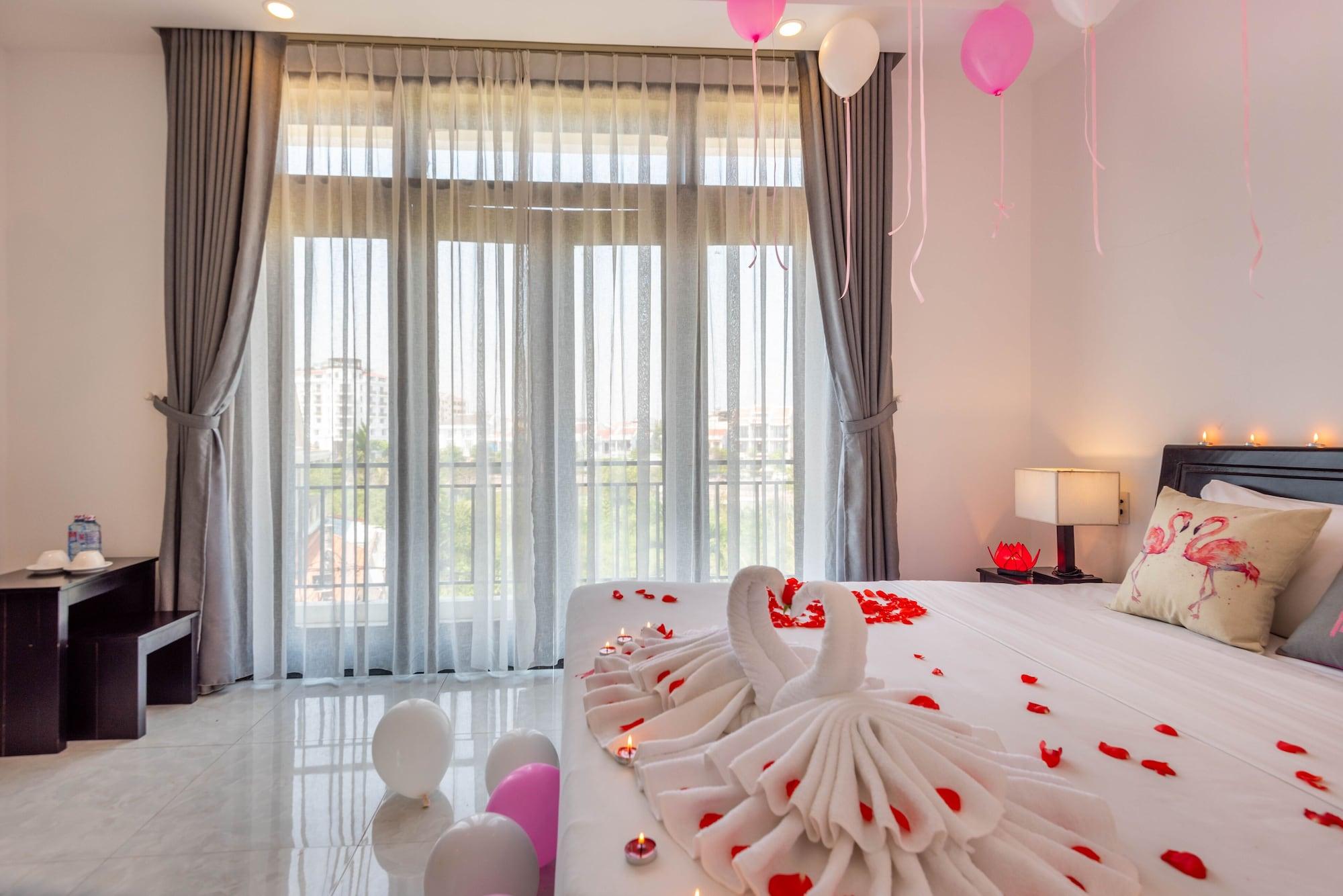 Pousada Flamingo - Big With Balcony - Close To Old Town 200m & Temple Bridge - Large Outside Pool For Sun Bathing Hoi An