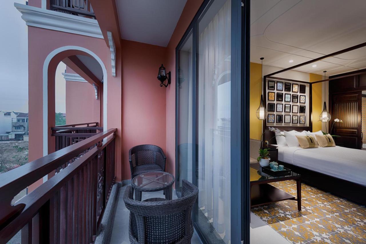 Hotel Allegro . A Little Luxury & 5*