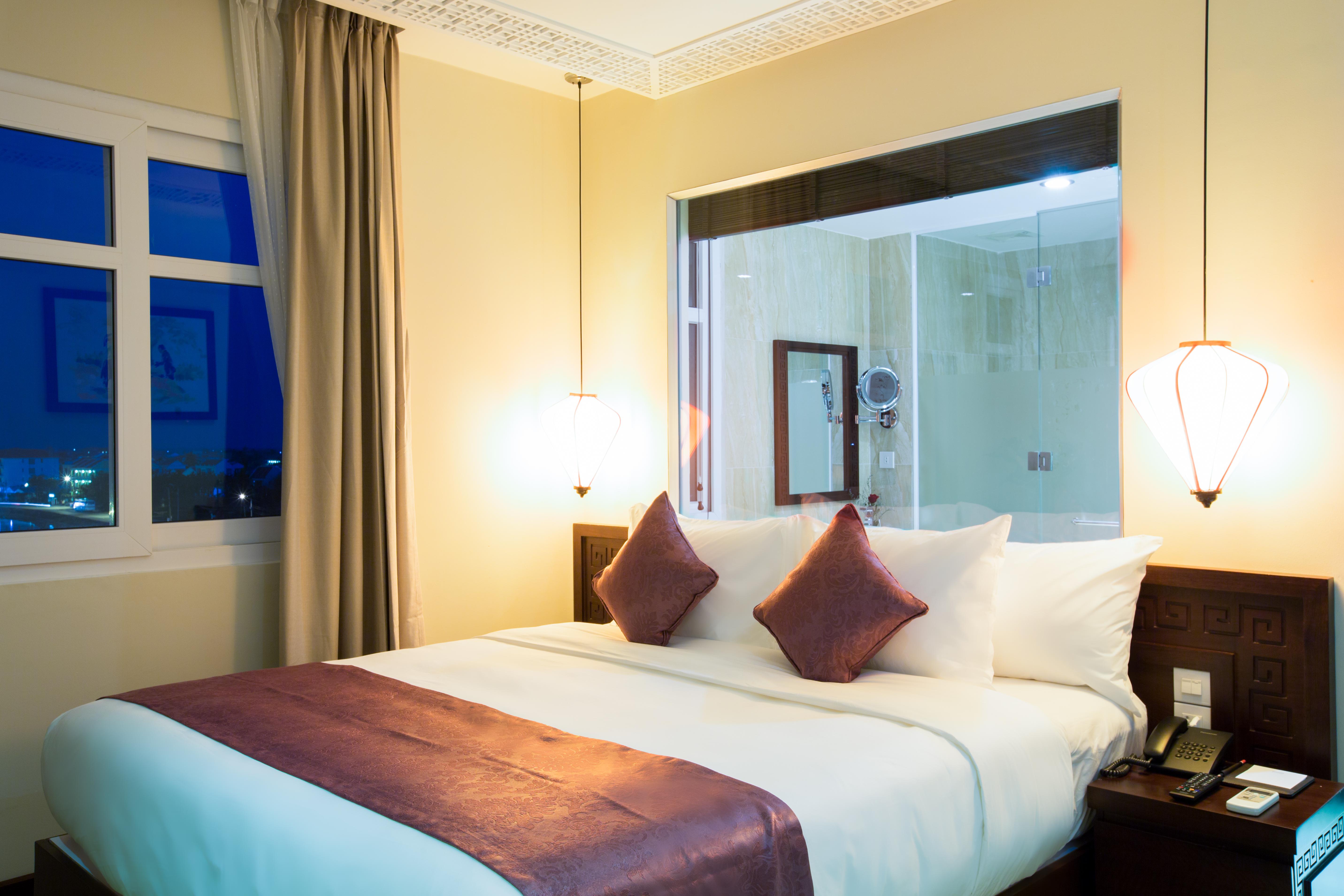 Royal Riverside & 4*