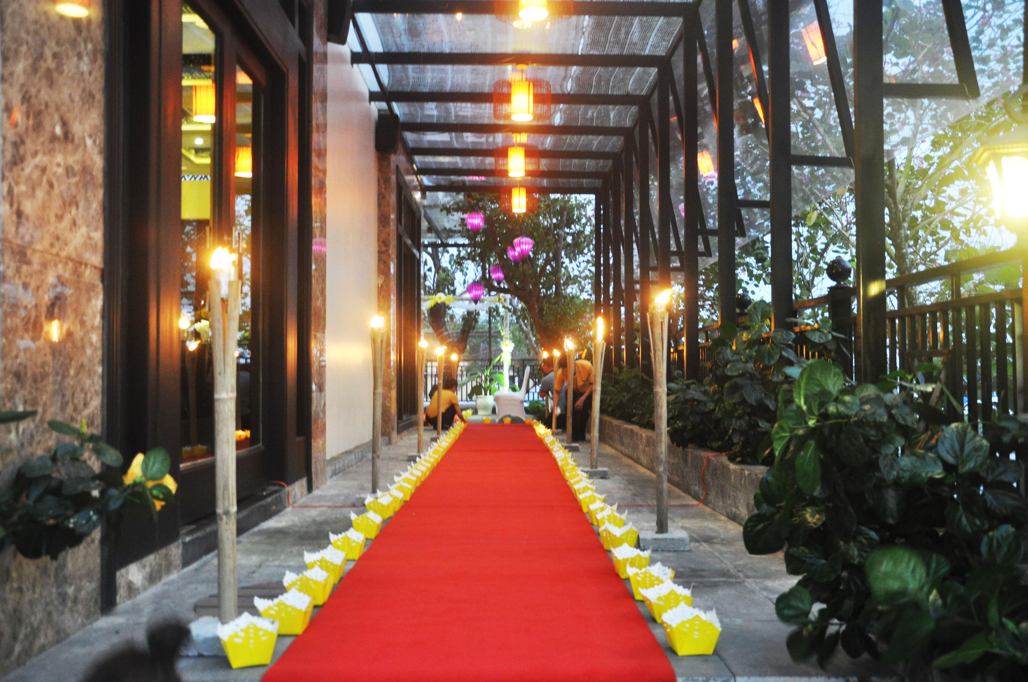 Royal Riverside & 4*