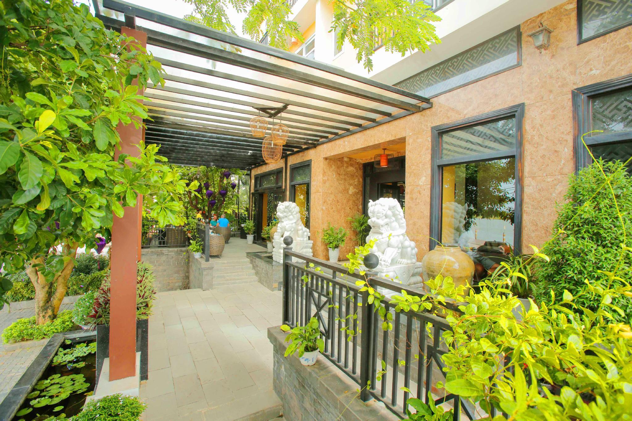 Royal Riverside & 4*