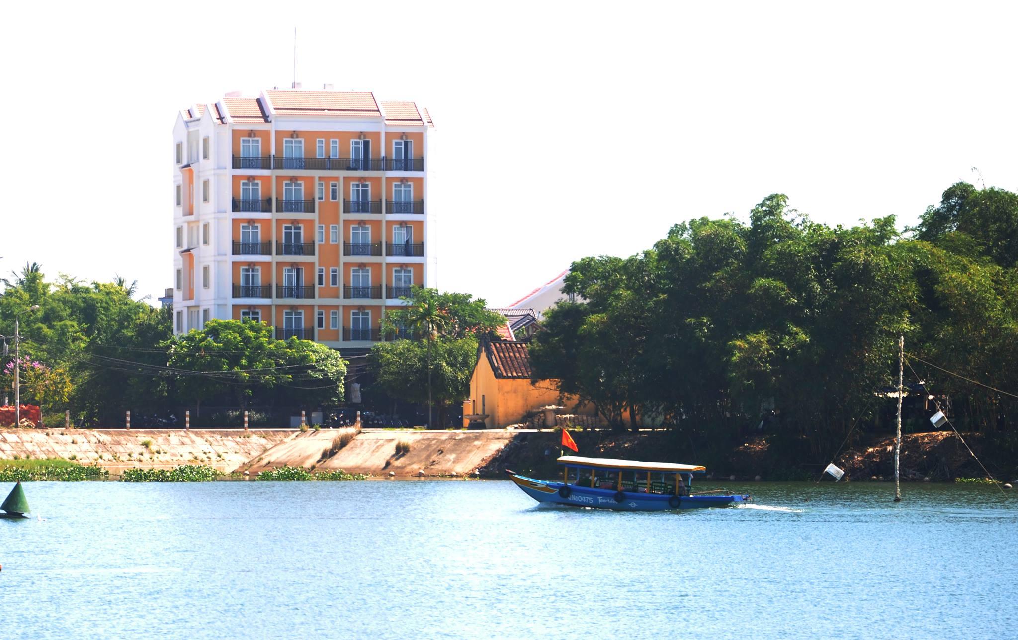 Hotel Royal Riverside & 4*