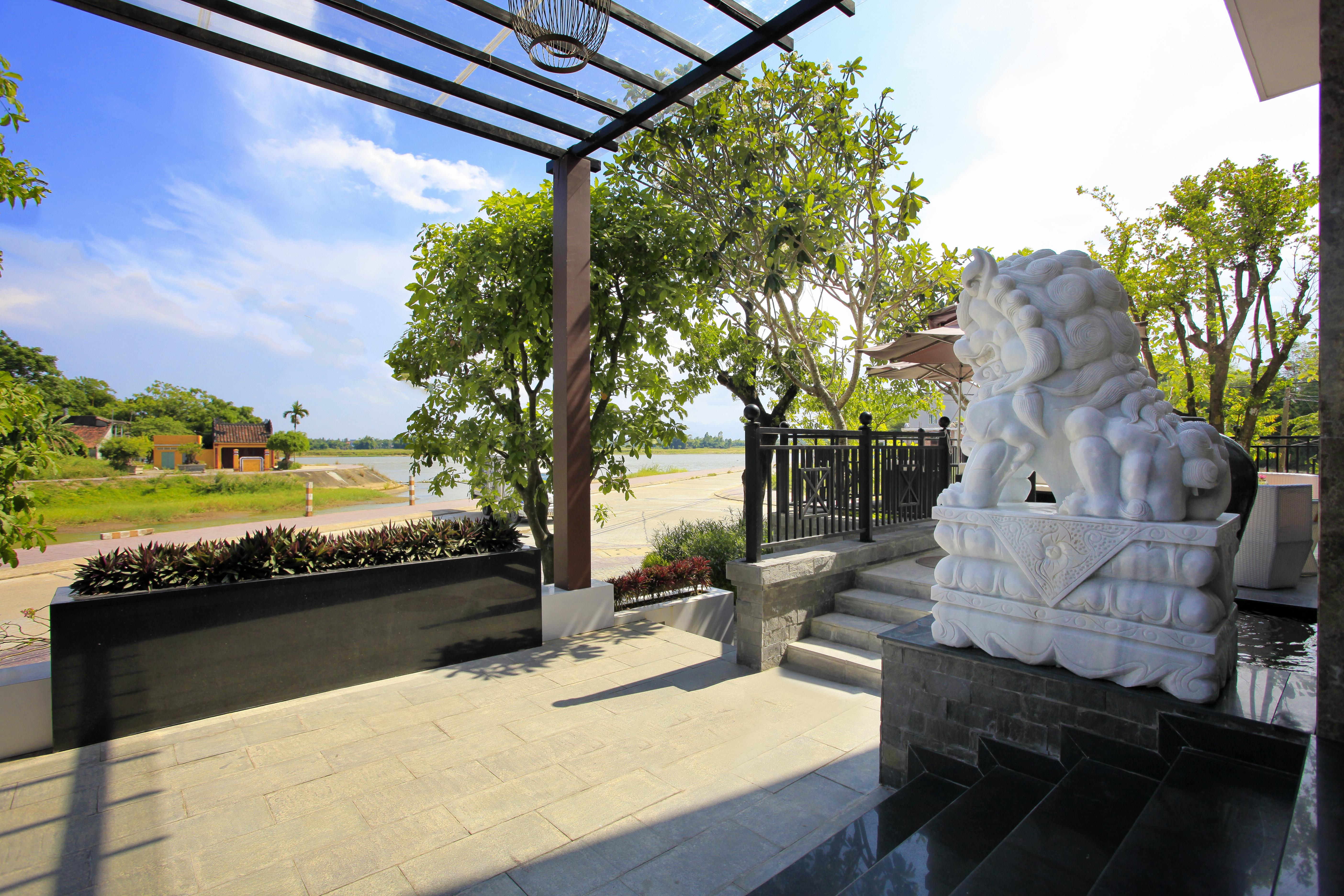 Hotel Royal Riverside & 4*