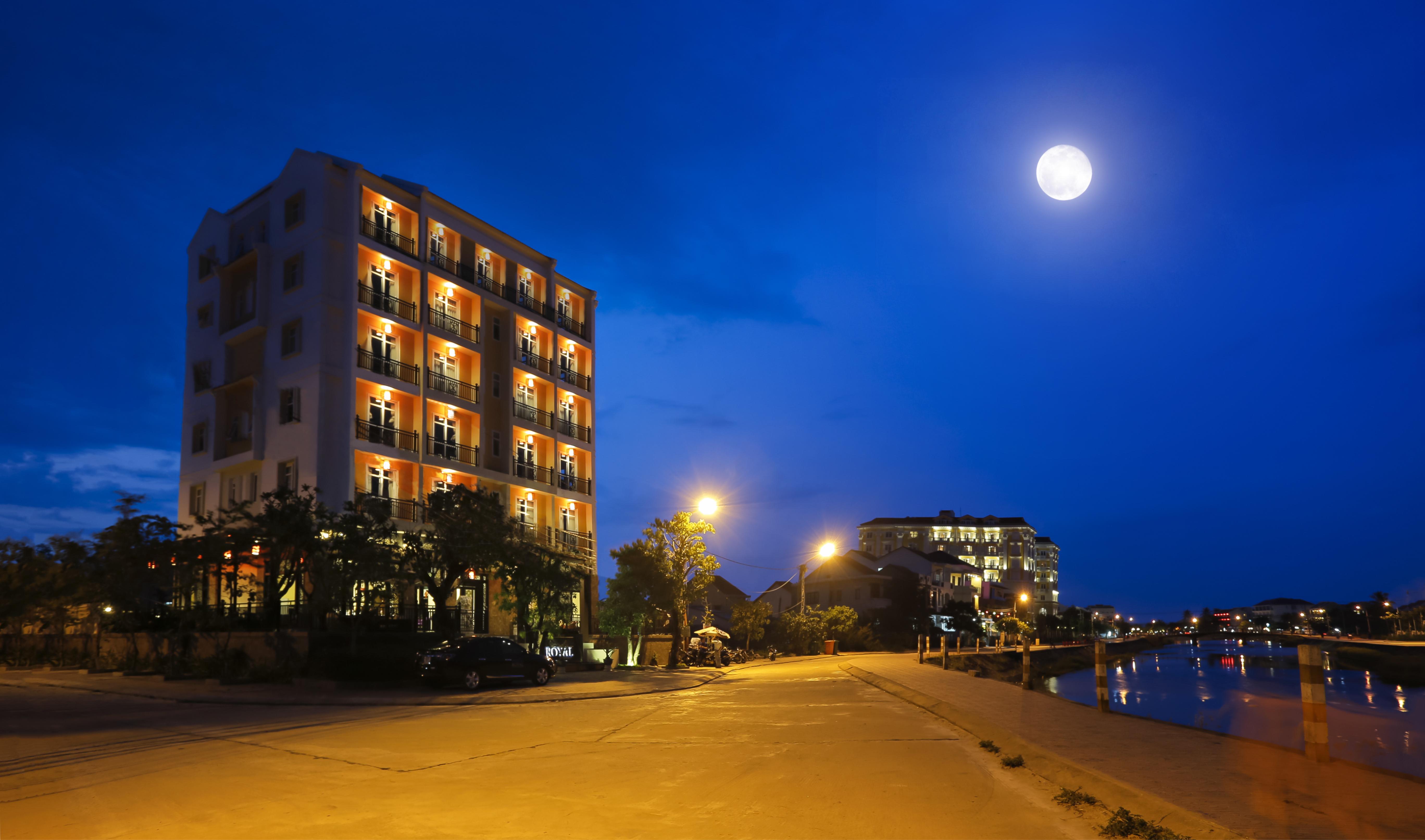 Royal Riverside & Hotel